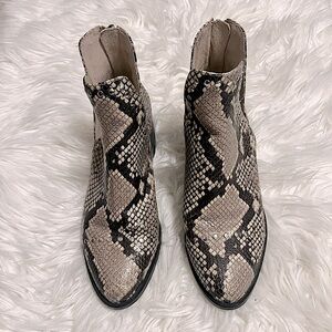 Steve Madden Women’s Snakeskin Studded Ankle Boots Size 6